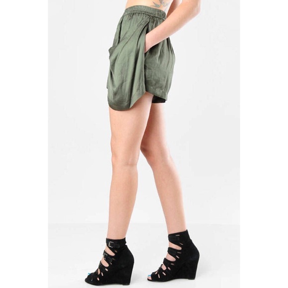 Alexander Wang olive silky shorts w/ apron overlay - Picture 3 of 8